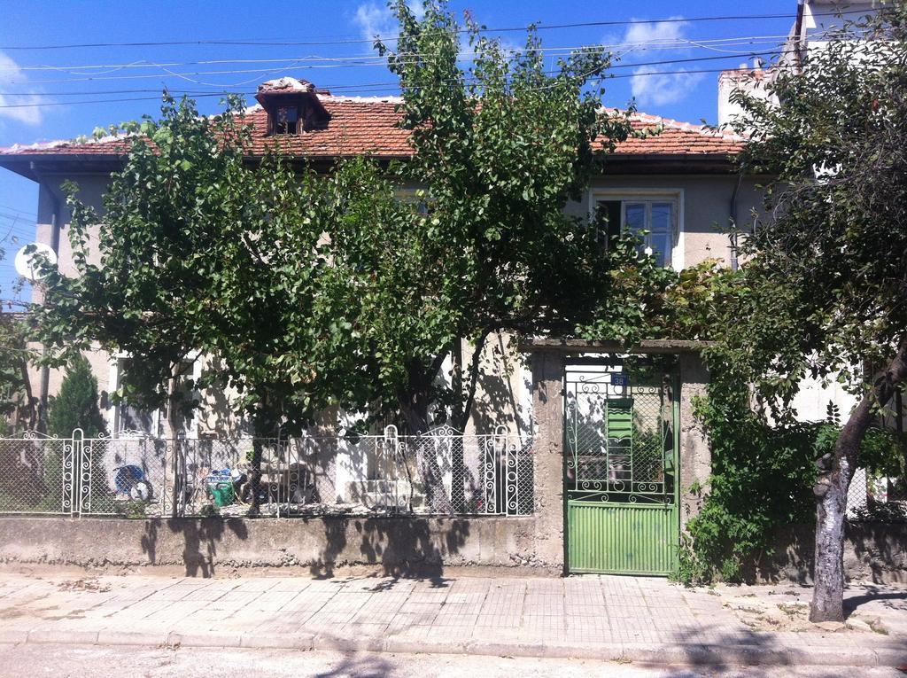 Guest House Nadezhda Hisarya Buitenkant foto