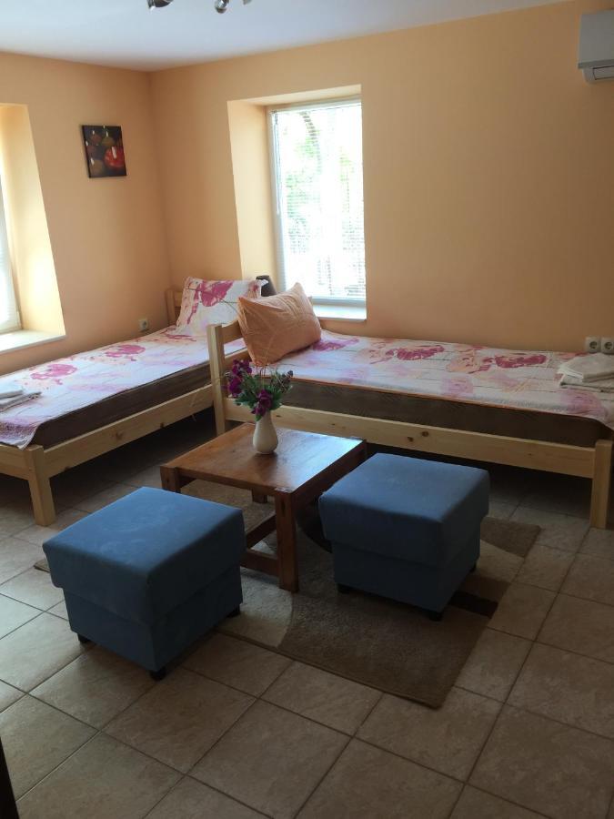 Guest House Nadezhda Hisarya Buitenkant foto
